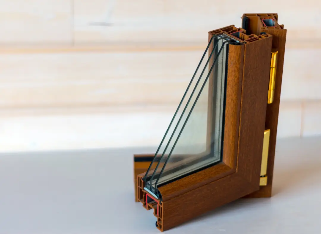 Installation de fenêtre en bois sur mesure Gruissan